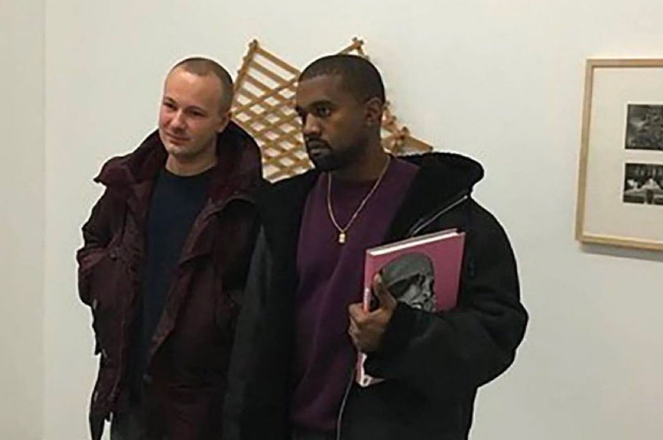 Kanye West coloca a Gosha Rubchinskiy como Jefe de Diseño de YEEZY 25