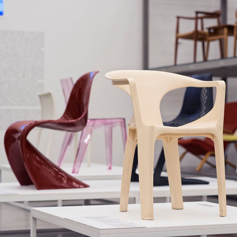 gezagvoerder collegegeld Onaangeroerd Monobloc, la silla más utilizada del mundo, como una exposición del Vitra  Design Museum - 25 Gramos | 25 Gramos