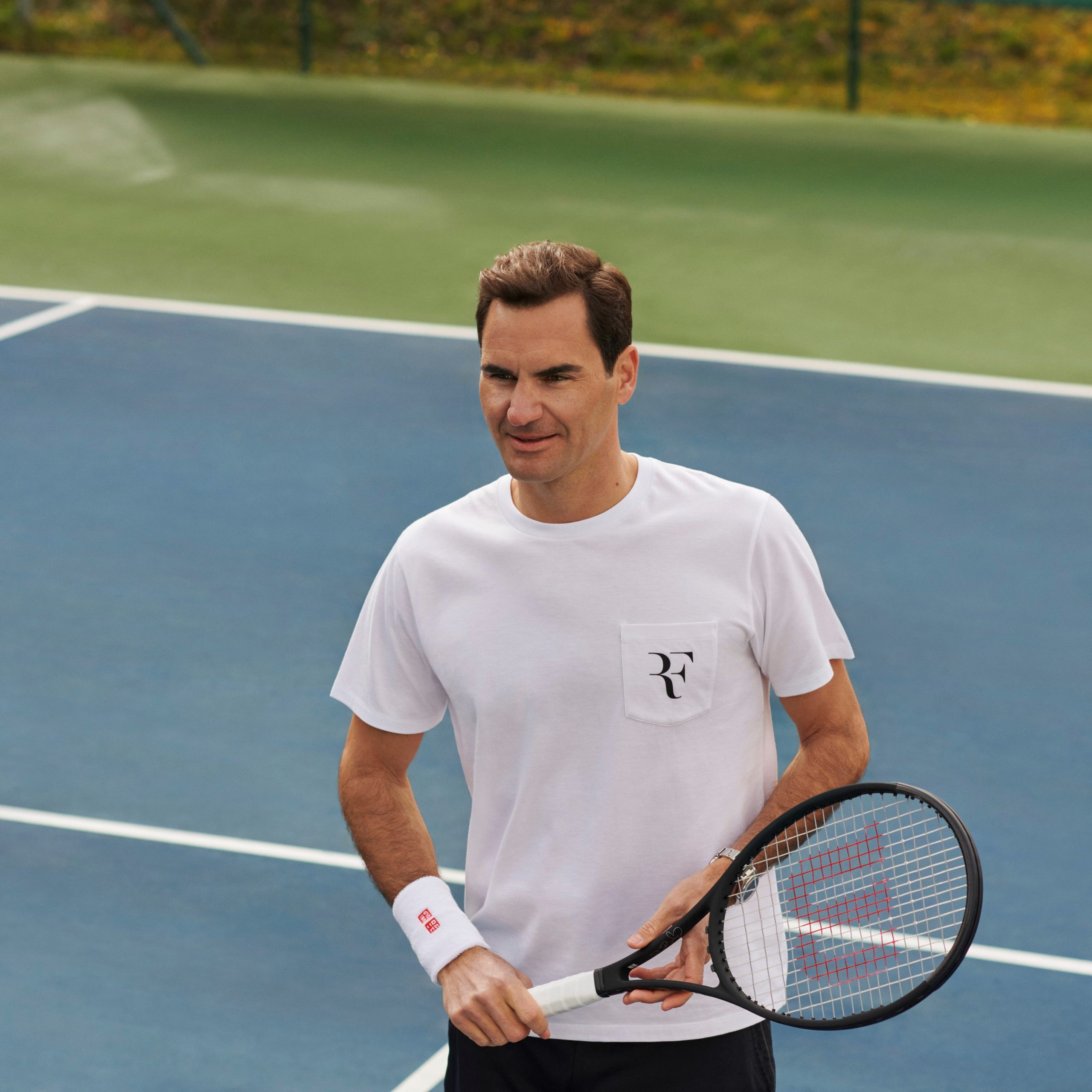 lanza las camisetas gráficas RF de Roger Federer | 25 Gramos