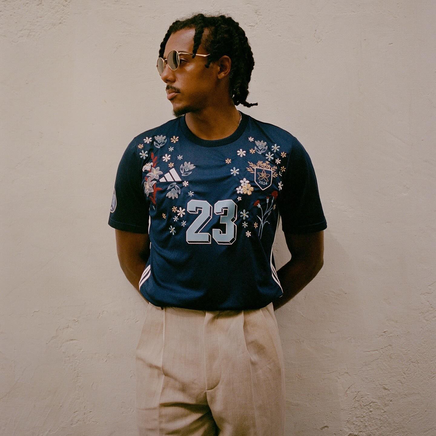 jules kounde y diana al shammari presentan una camiseta de edicion limitada junto a adidas paris 25gramos 3