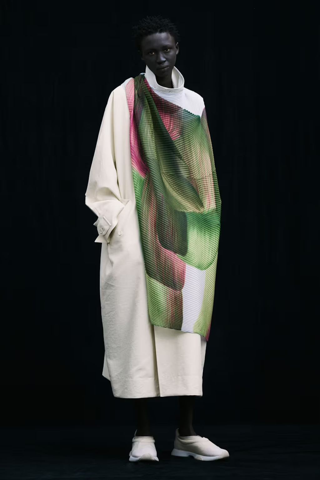 homme plisse issey miyake cuenta con la colaboracion de ronan bouroullec en su ultima coleccion 25gramos 1