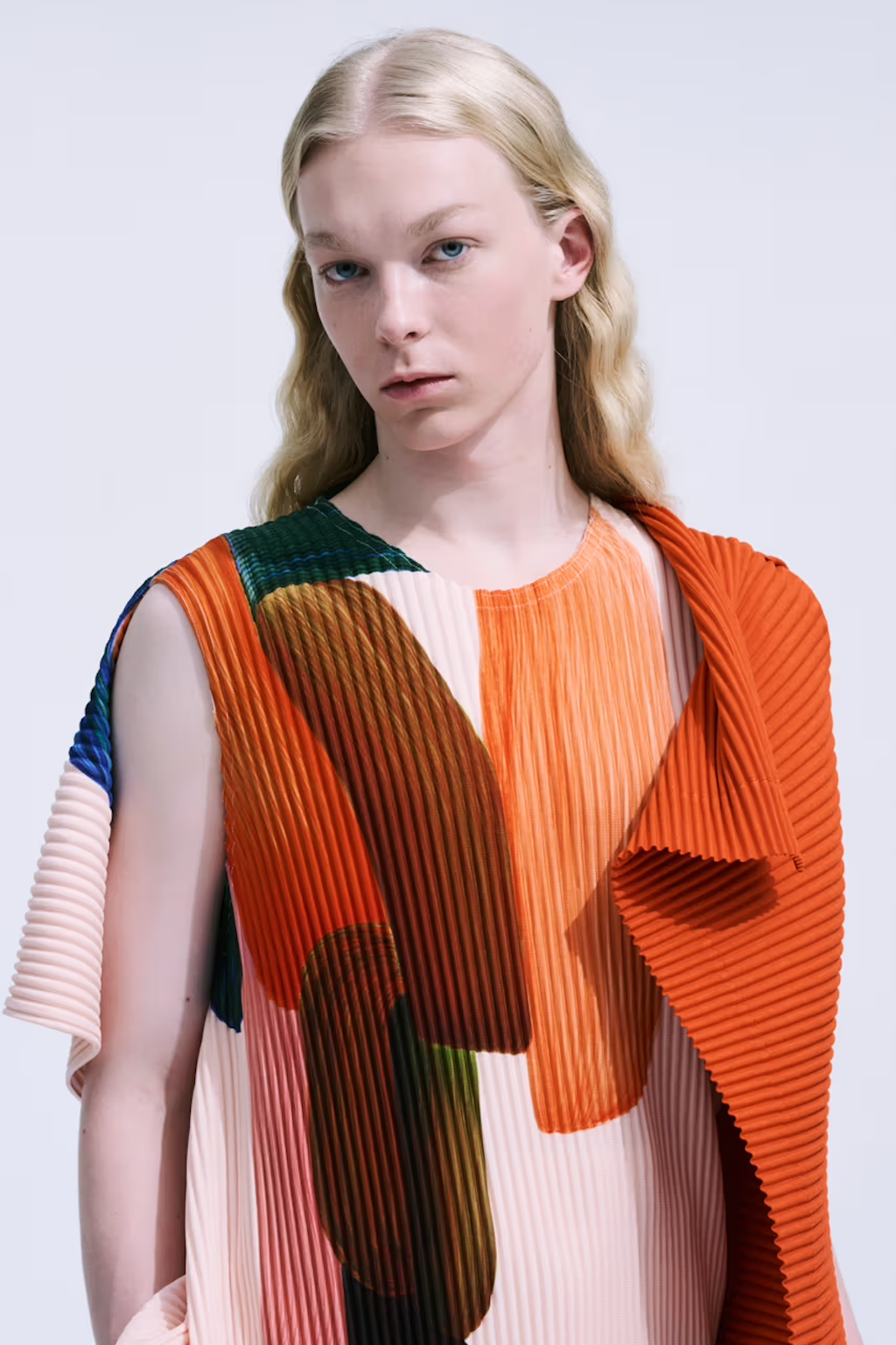homme plisse issey miyake cuenta con la colaboracion de ronan bouroullec en su ultima coleccion 25gramos 5