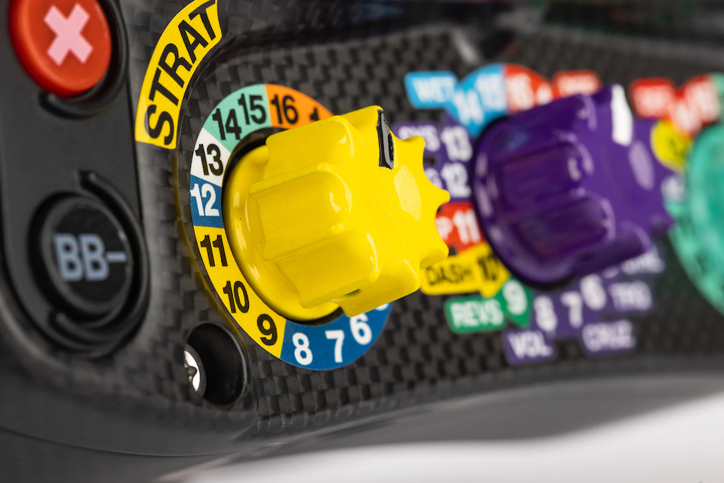 sim lab lanza un avanzadisimo volante de simulador en colaboracion con mercedes amg petronas 25gramos 5