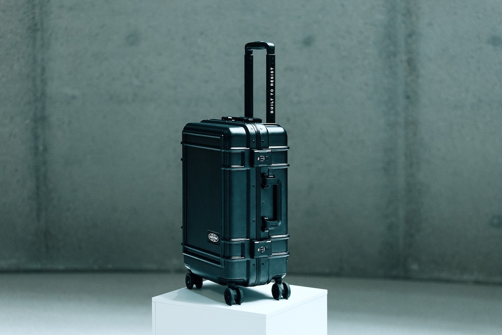 eastpak lanza la resistr case una nueva maleta disenada para durar 25gramos 3