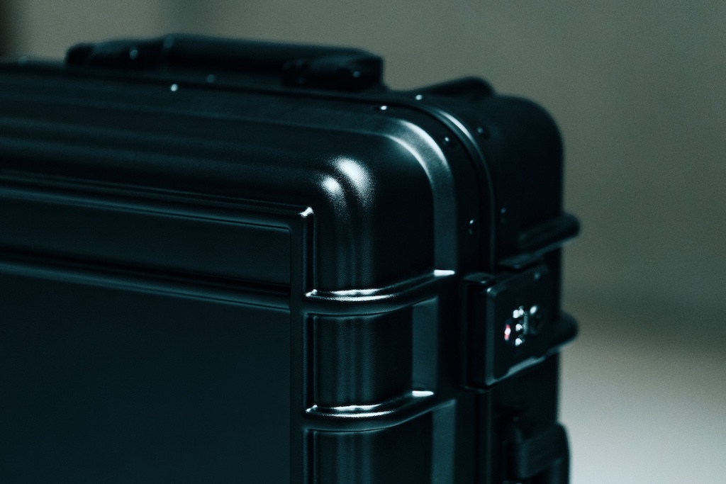 eastpak lanza la resistr case una nueva maleta disenada para durar 25gramos 4