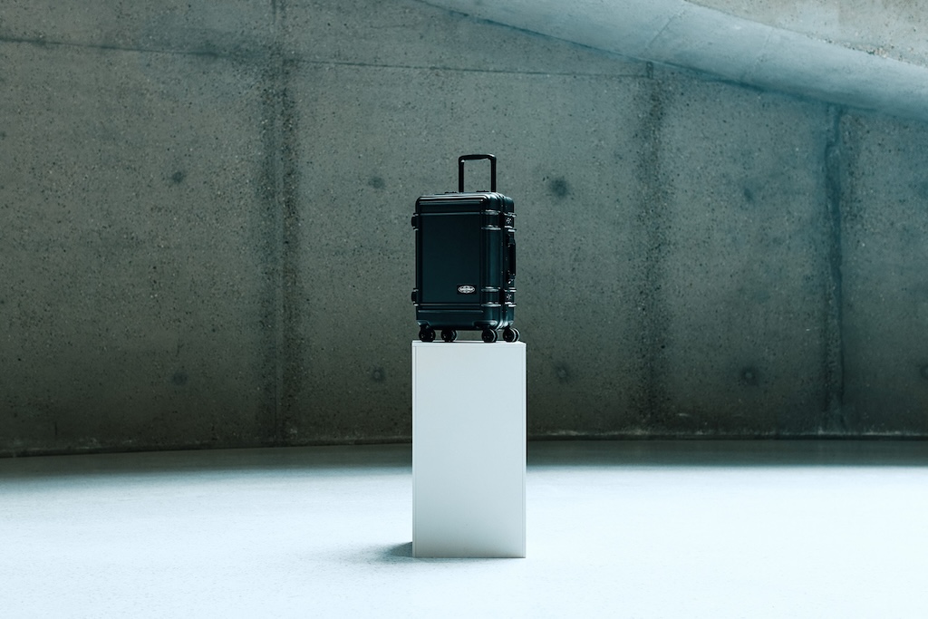 eastpak lanza la resistr case una nueva maleta disenada para durar 25gramos 5