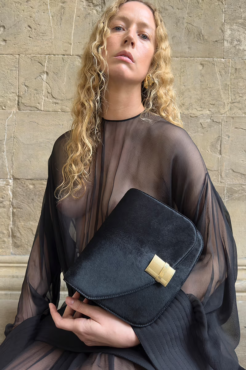 ferragamo desvela la campana de su nueva coleccion para otono invierno 2024 25gramos 5