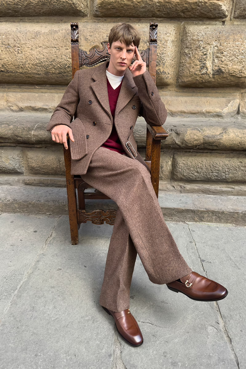ferragamo desvela la campana de su nueva coleccion para otono invierno 2024 25gramos 6