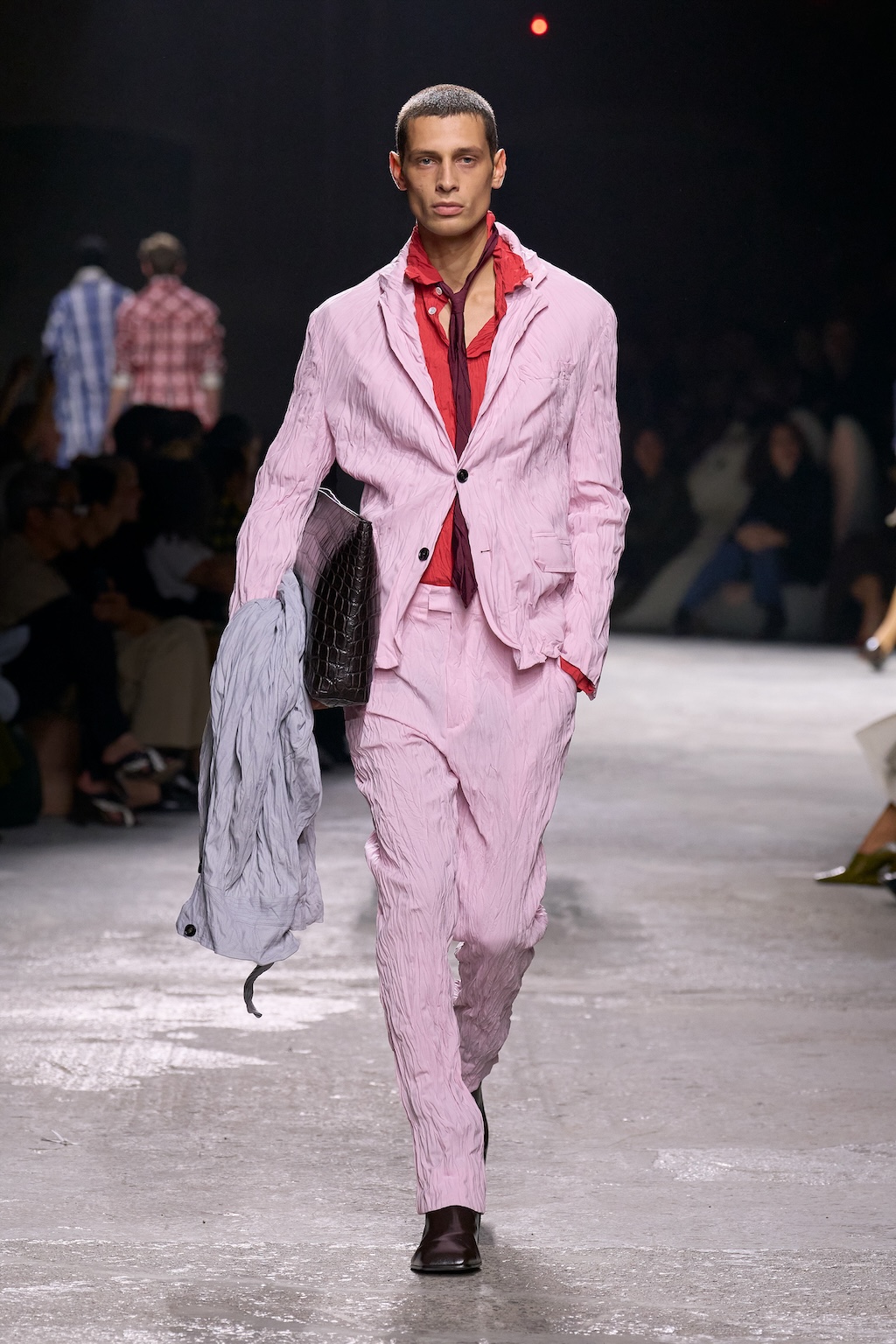 bottega veneta reivindica la aventura del dia a dia en su nueva coleccion ss25 25gramos 11