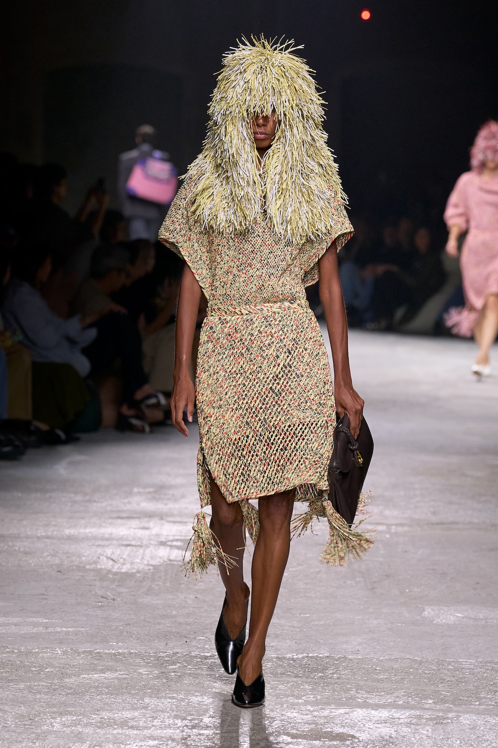 bottega veneta reivindica la aventura del dia a dia en su nueva coleccion ss25 25gramos 3