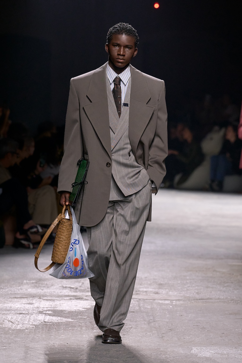 bottega veneta reivindica la aventura del dia a dia en su nueva coleccion ss25 25gramos 9