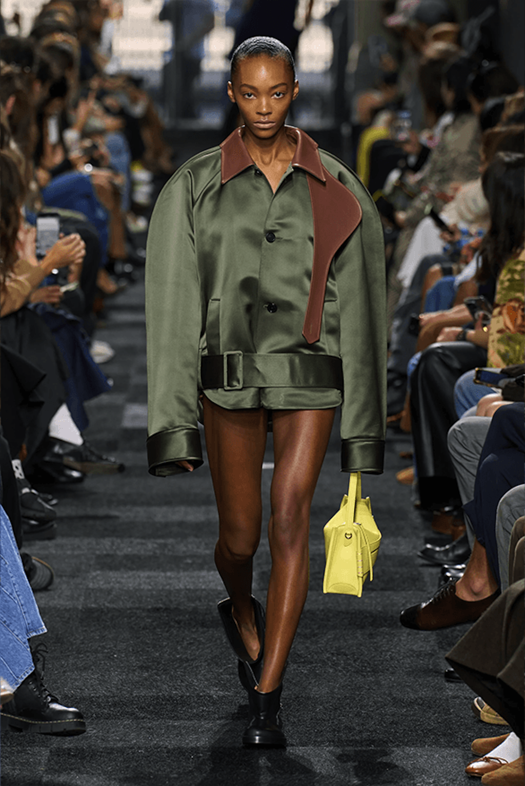 jw anderson presenta en londres sus nuevas propuestas para primavera verano 2025 25gramos 10