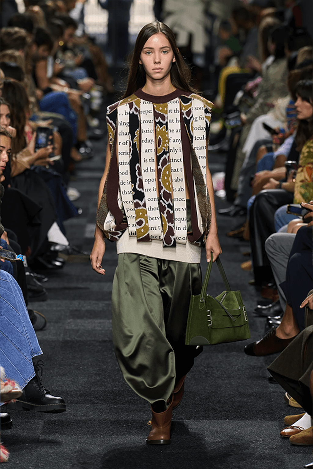 jw anderson presenta en londres sus nuevas propuestas para primavera verano 2025 25gramos 11