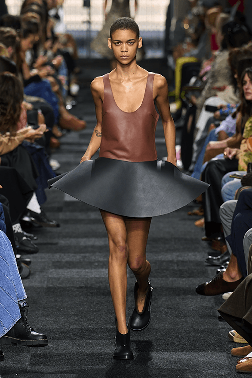 jw anderson presenta en londres sus nuevas propuestas para primavera verano 2025 25gramos 5