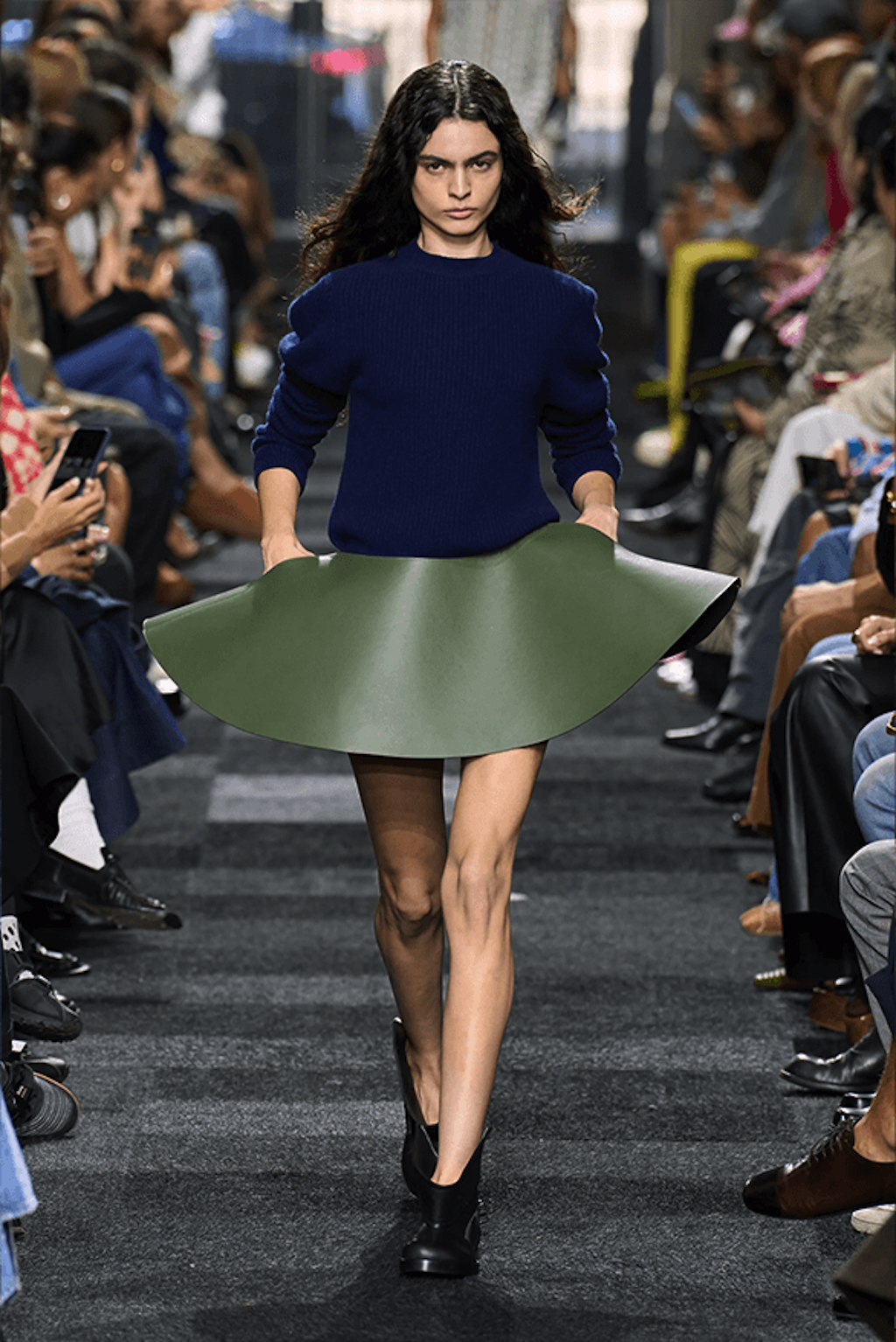 jw anderson presenta en londres sus nuevas propuestas para primavera verano 2025 25gramos 7