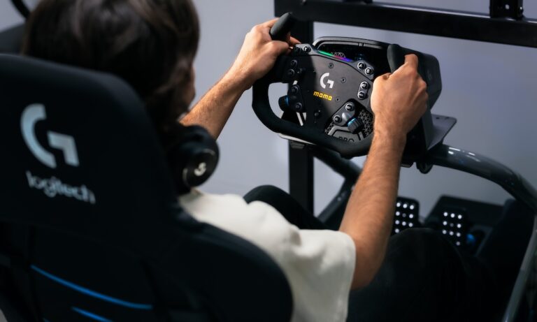 logitech g anuncia su nueva colaboracion junto a momo 25gramos 1
