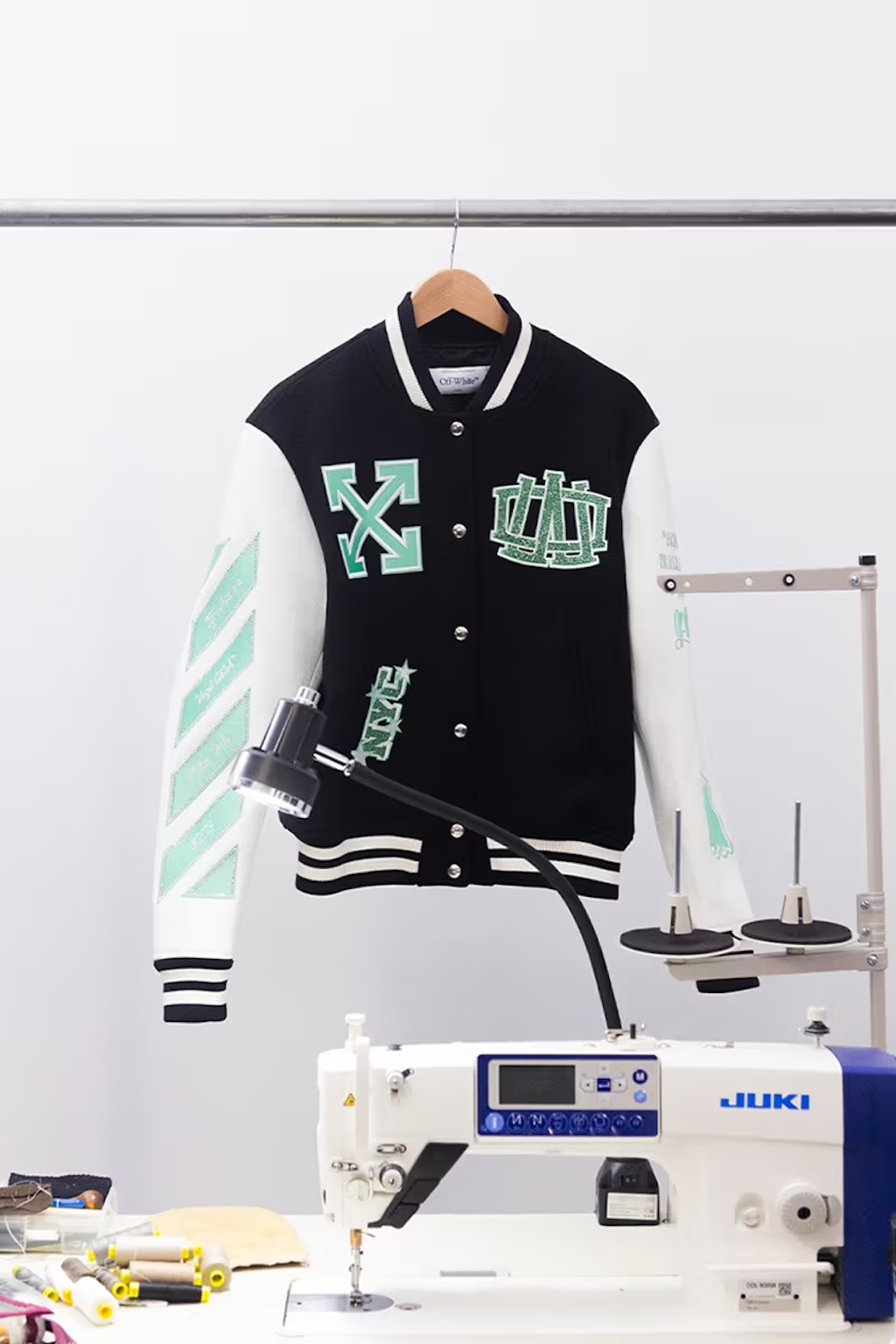 off white se asocia con los new york liberty de la wnba 25gramos 1
