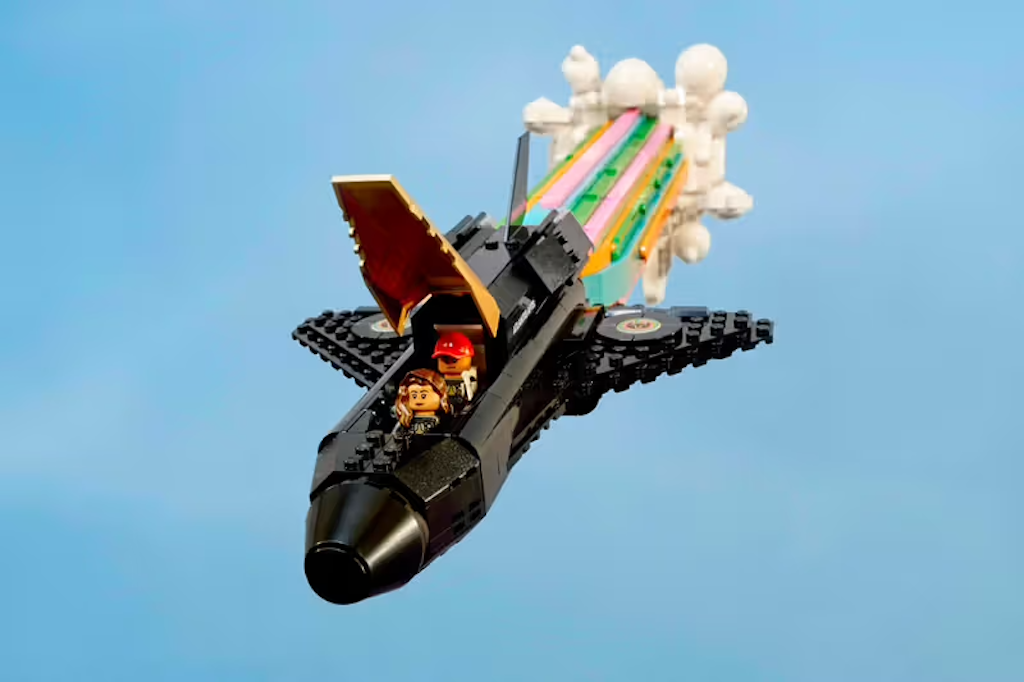 pharrell se estrena como disenador de lego con el set over the moon 25gramos 2
