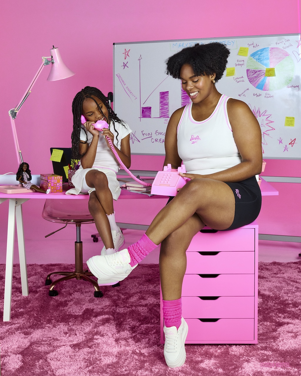 reebok y barbie lanzan una nueva coleccion colaborativa 25gramos 9