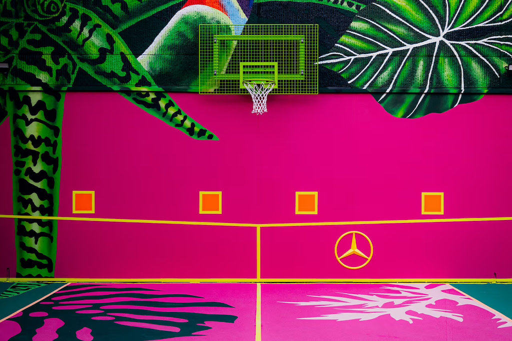 roger federer y mercedes benz retoman su proyecto neon legacy con una nueva apertura en berlin 25gramos 3