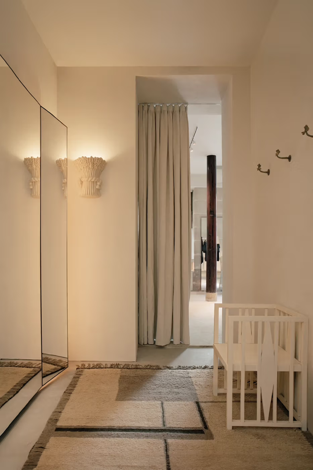 the row abre las puertas de su primera flagship en paris 25gramos 2