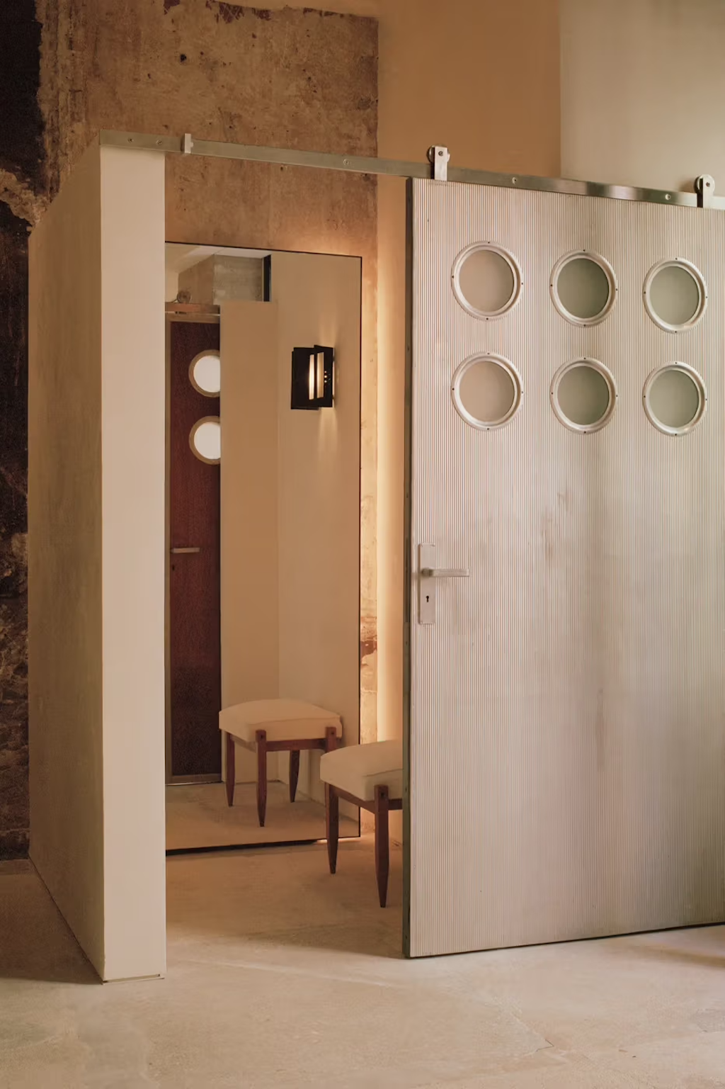 the row abre las puertas de su primera flagship en paris 25gramos 3
