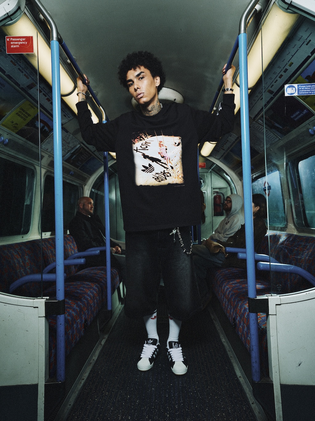adidas originals se alia con la banda korn en una tercera coleccion colaborativa 25gramos 1