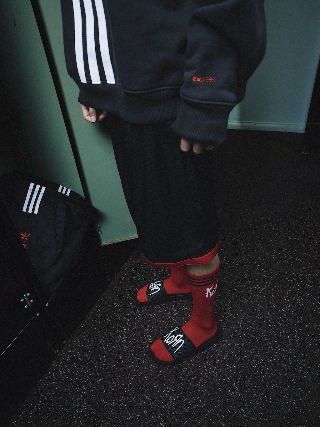 adidas originals se alia con la banda korn en una tercera coleccion colaborativa 25gramos 4