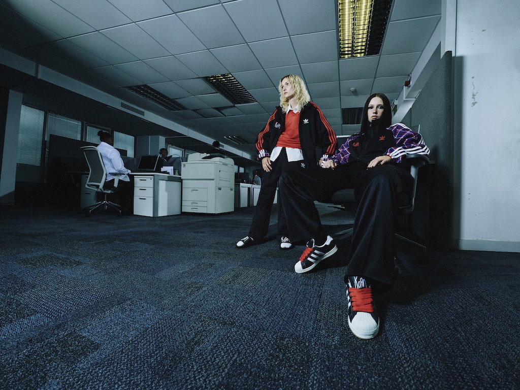 adidas originals se alia con la banda korn en una tercera coleccion colaborativa 25gramos 5
