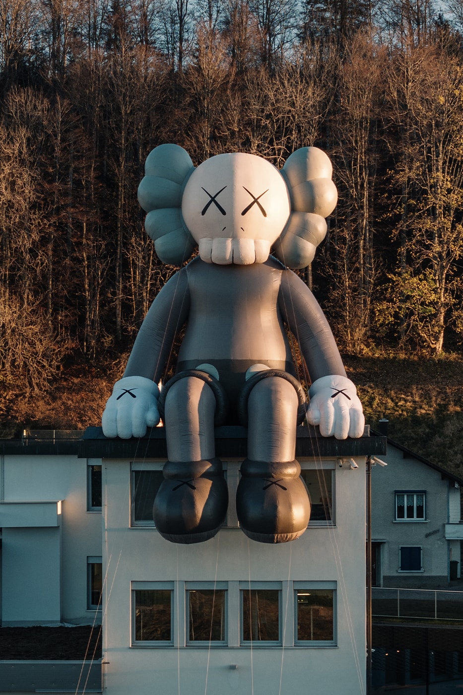KAWS: Holiday aterriza en la sede de Audemars Piguet - 25 Gramos