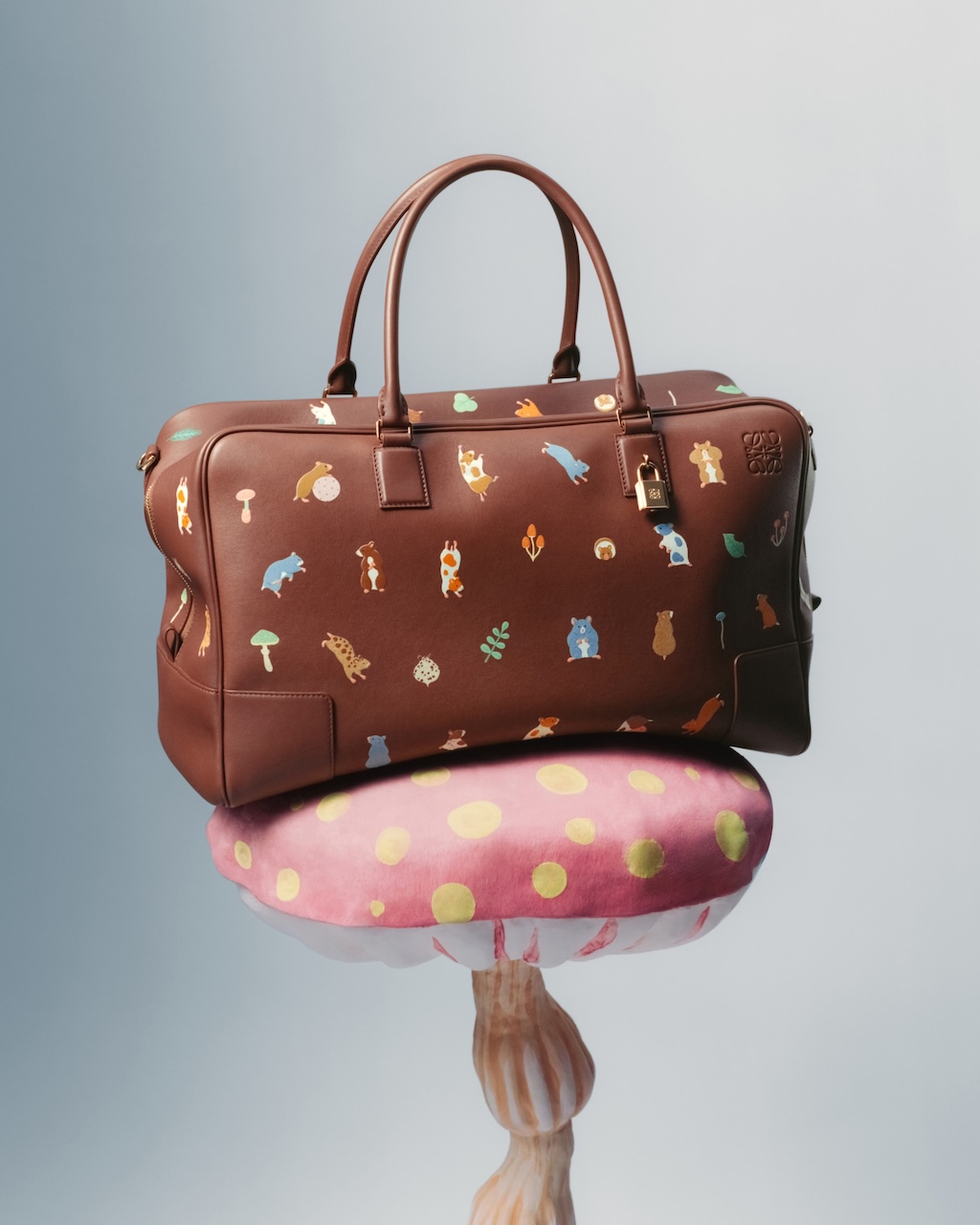loewe revela su coleccion holidays en colaboracion con suna fujita 25gramos 1