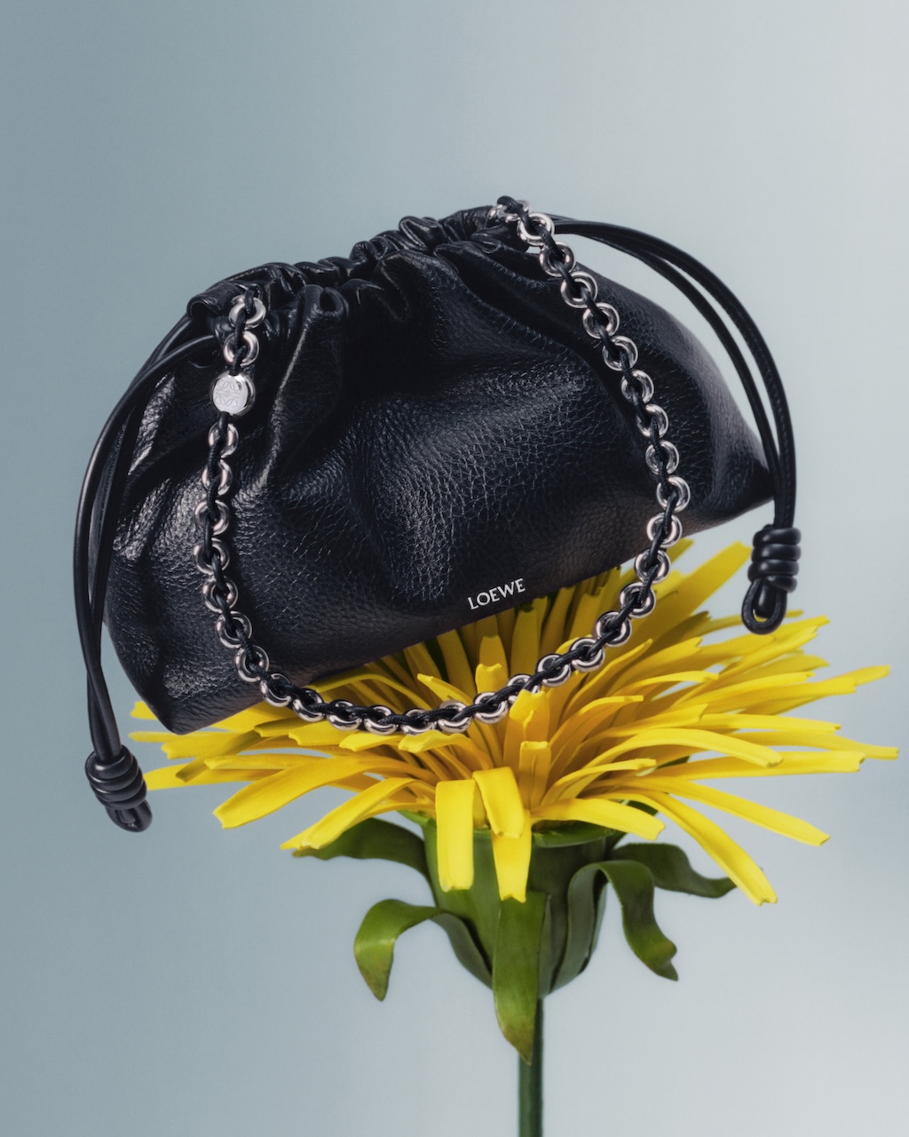 loewe revela su coleccion holidays en colaboracion con suna fujita 25gramos 5