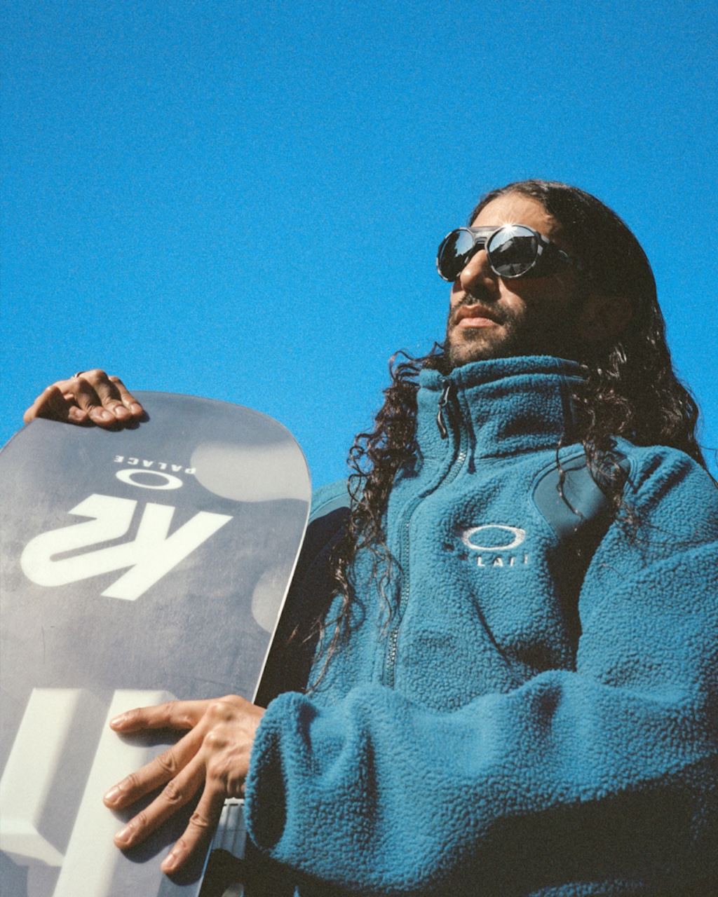 palace cambia el asfalto por la nieve en su ultima coleccion junto a oakley 25gramos 8