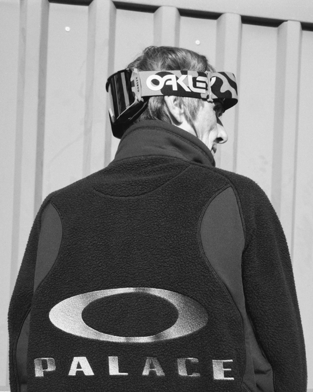 palace cambia el asfalto por la nieve en su ultima coleccion junto a oakley 25gramos 9