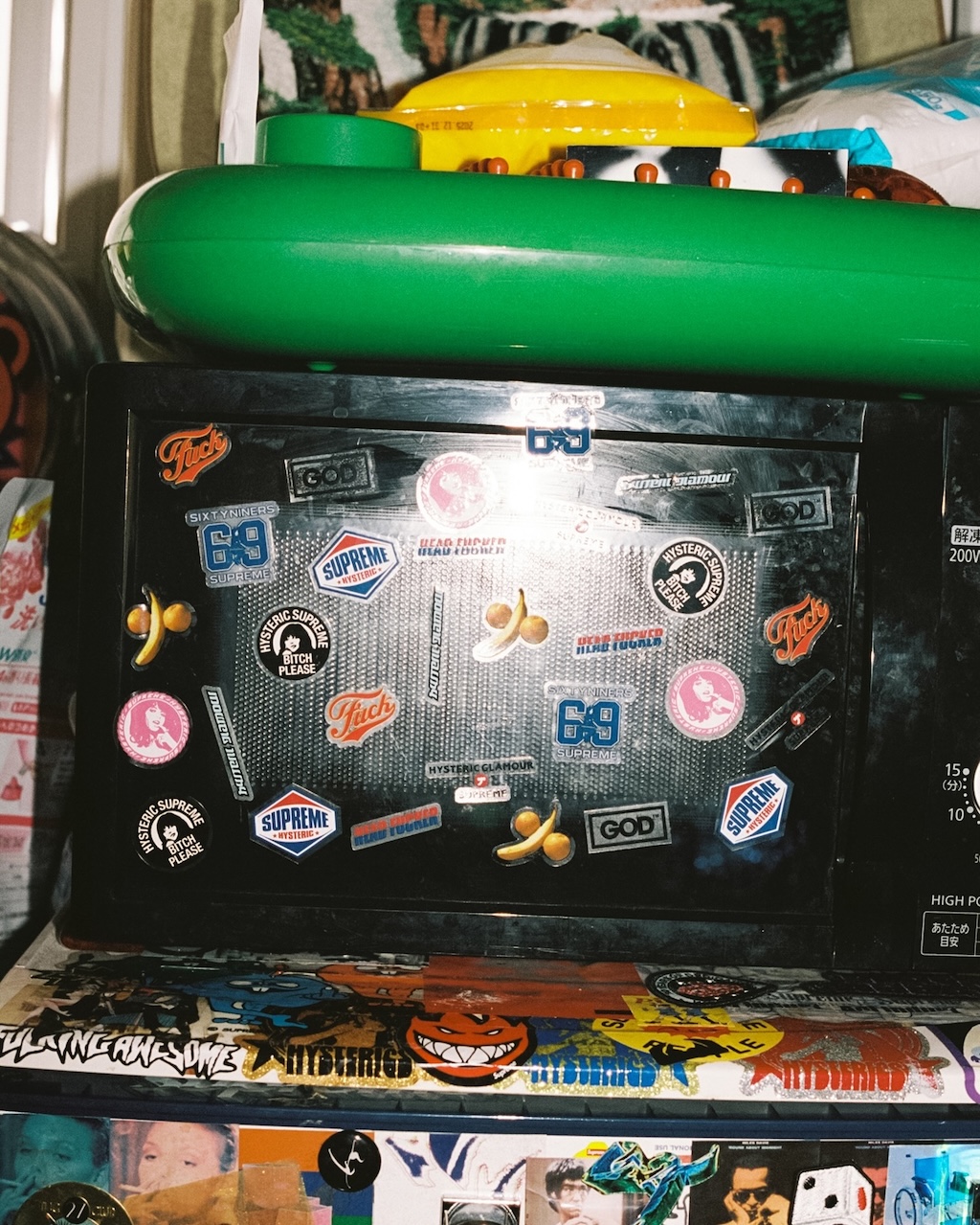 supreme se alia con hysteric glamour en su ultima coleccion capsula 25gramos 9