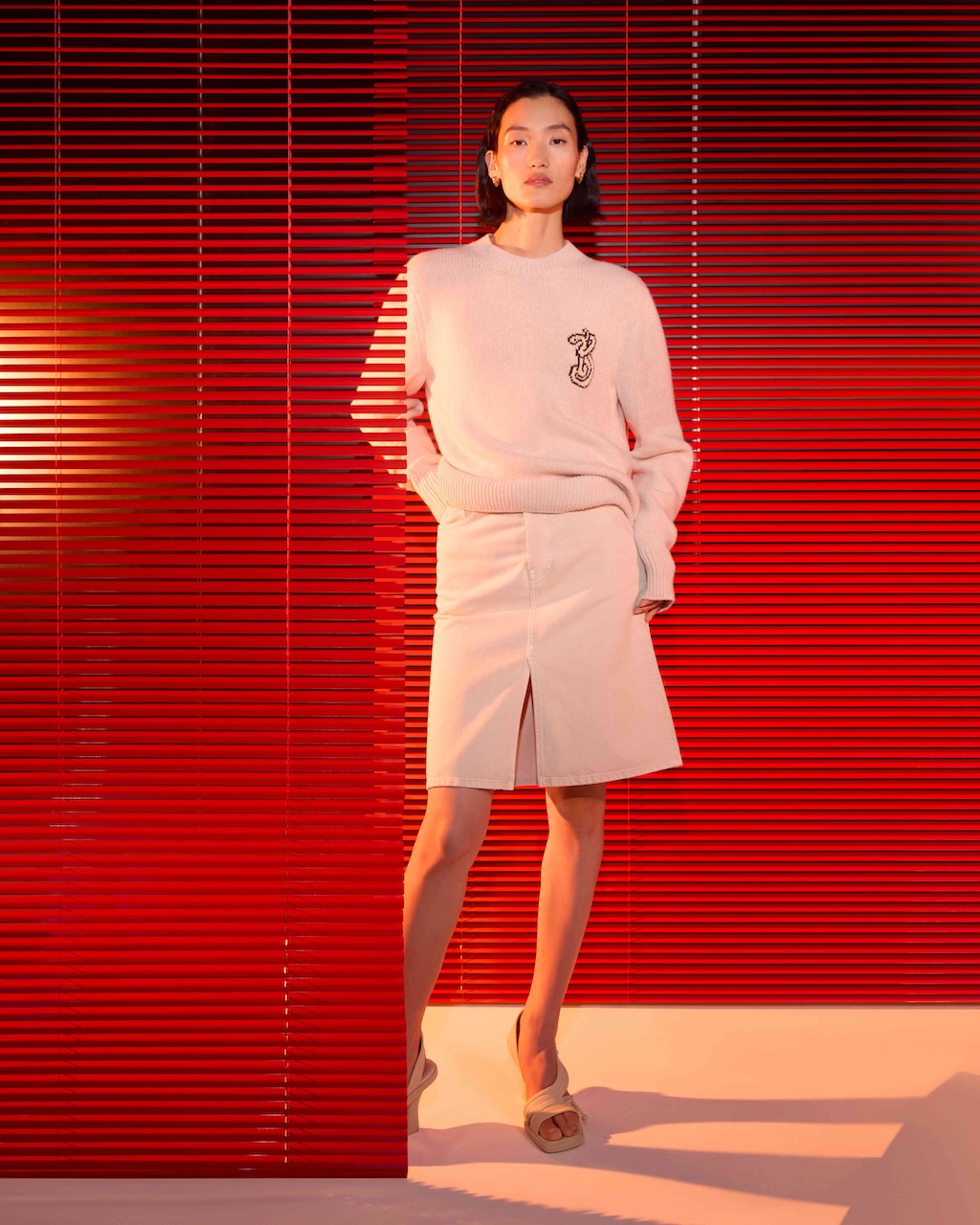 burberry lanza una coleccion junto a qian lihuai celebrando el ano de la serpiente 25gramos 4