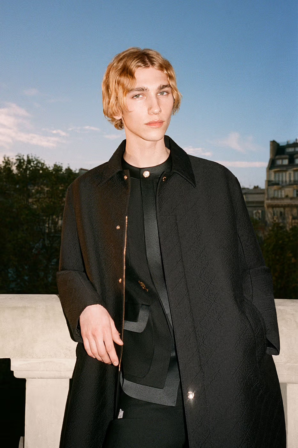 casablanca reinterpreta el imaginario de la antigua grecia en su nueva coleccion resort 25gramos 3