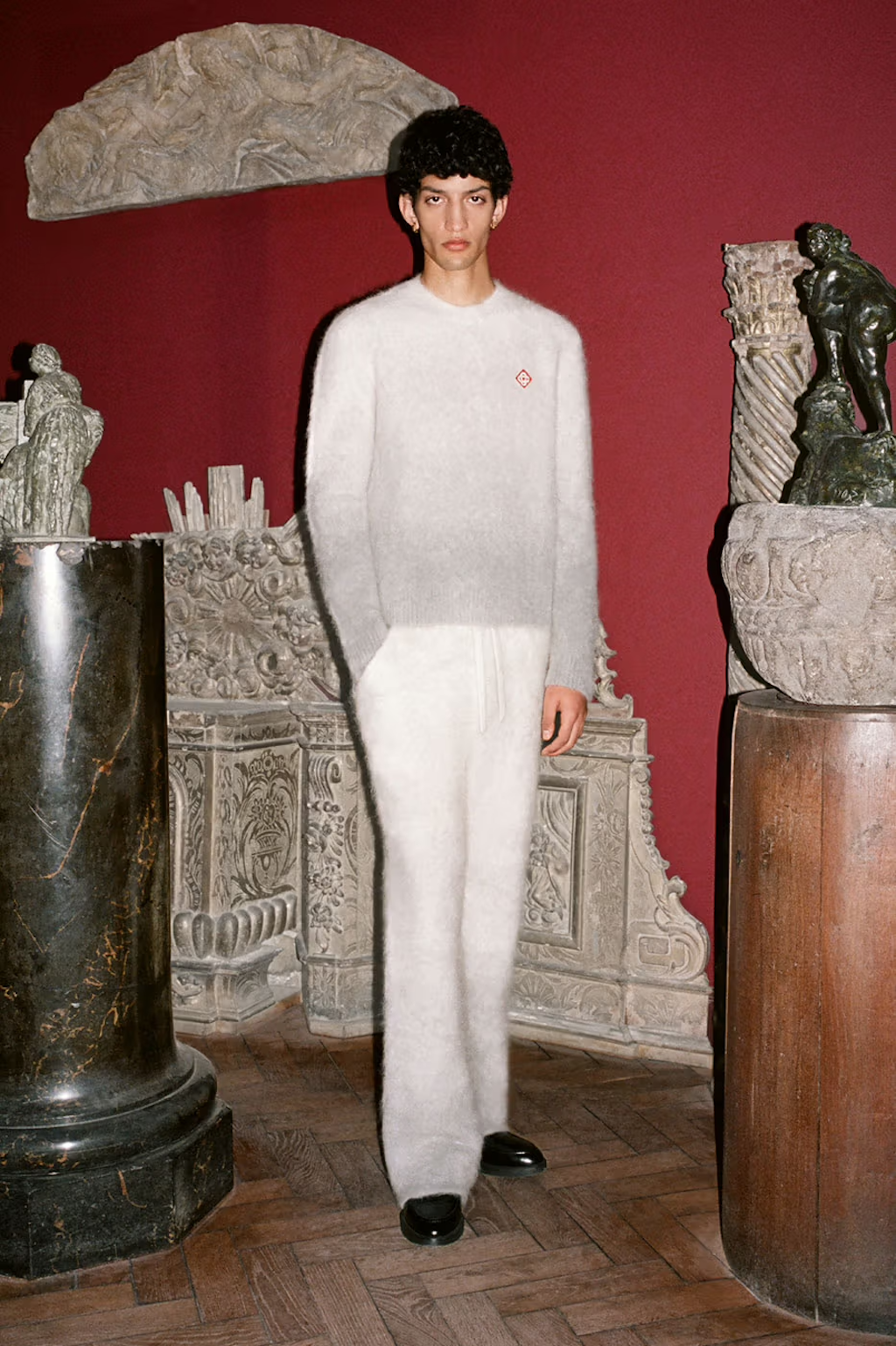 casablanca reinterpreta el imaginario de la antigua grecia en su nueva coleccion resort 25gramos 9