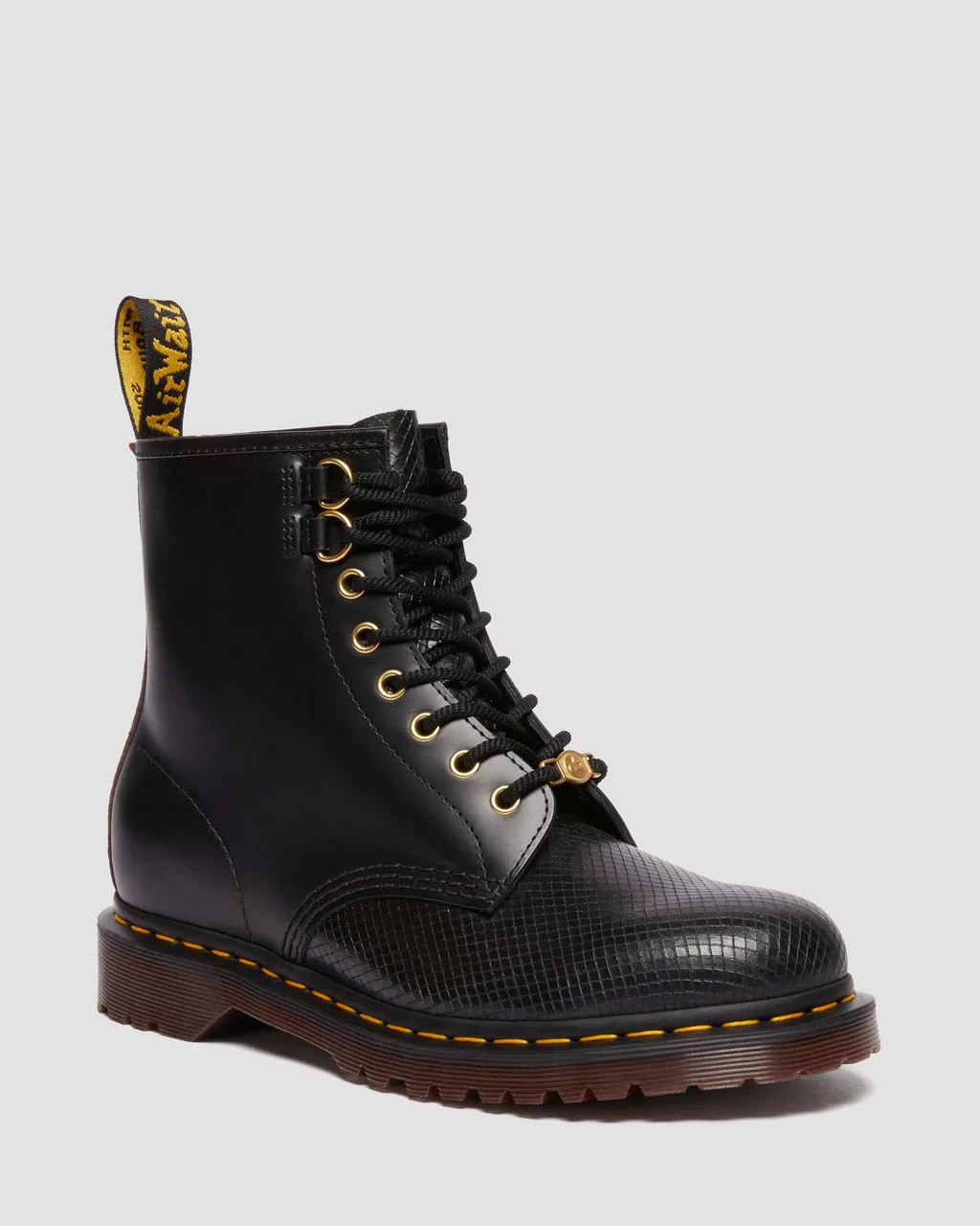 dr martens celebra la llegada del ano de la serpiente en su ultima coleccion 25gramos 3