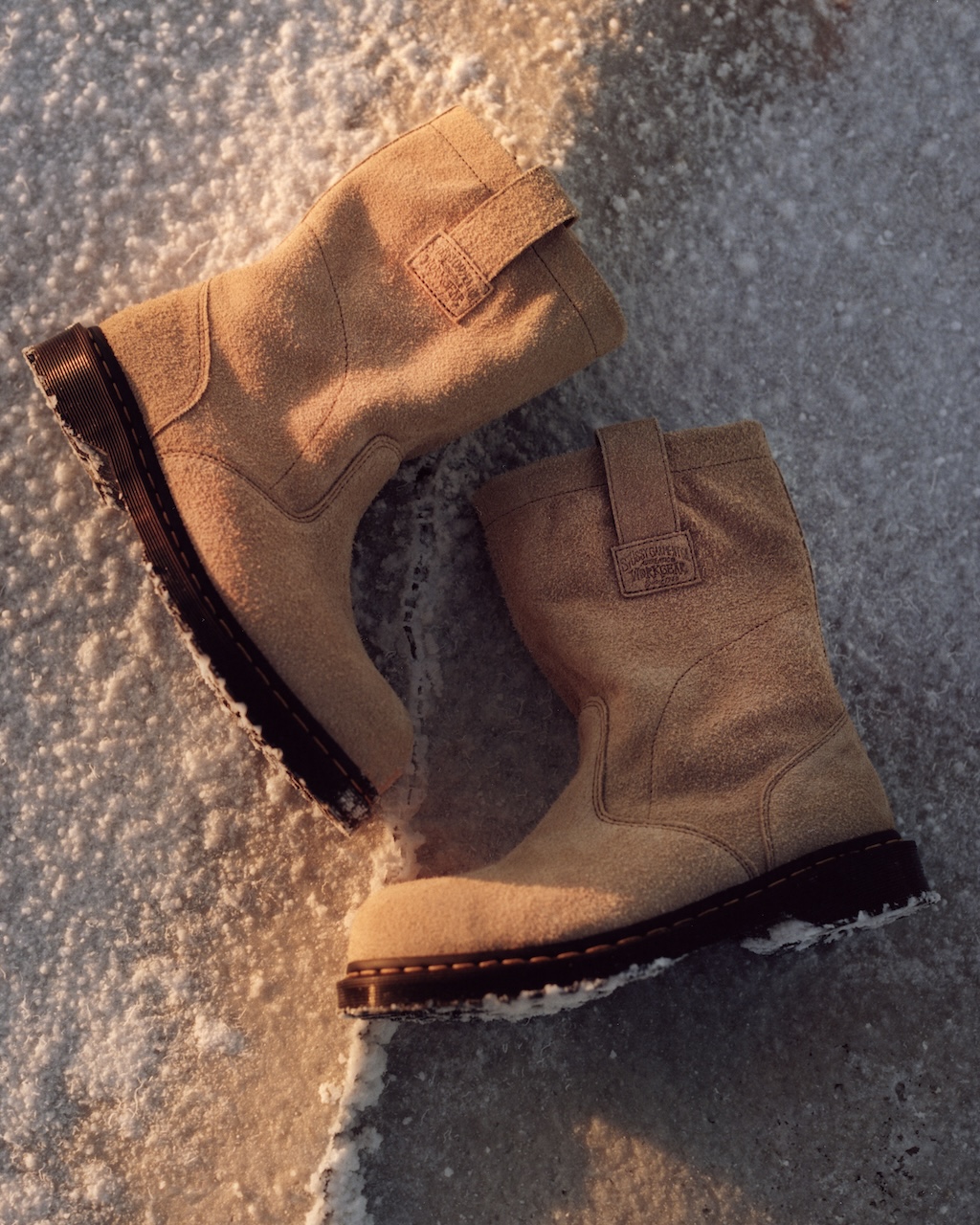 dr martens y stussy recuperan la bota 2295 en su nueva colaboracion 25gramos 2