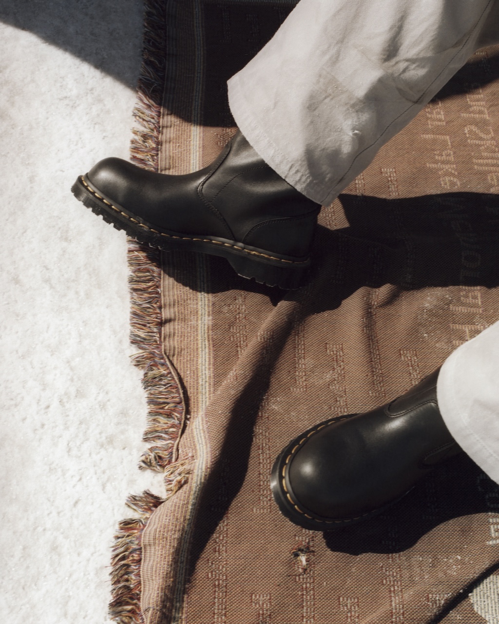 dr martens y stussy recuperan la bota 2295 en su nueva colaboracion 25gramos 6