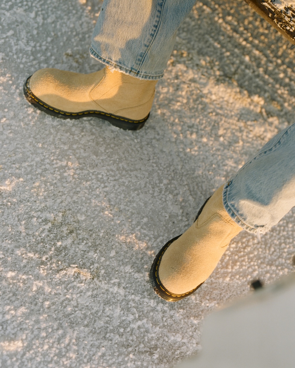 dr martens y stussy recuperan la bota 2295 en su nueva colaboracion 25gramos 9