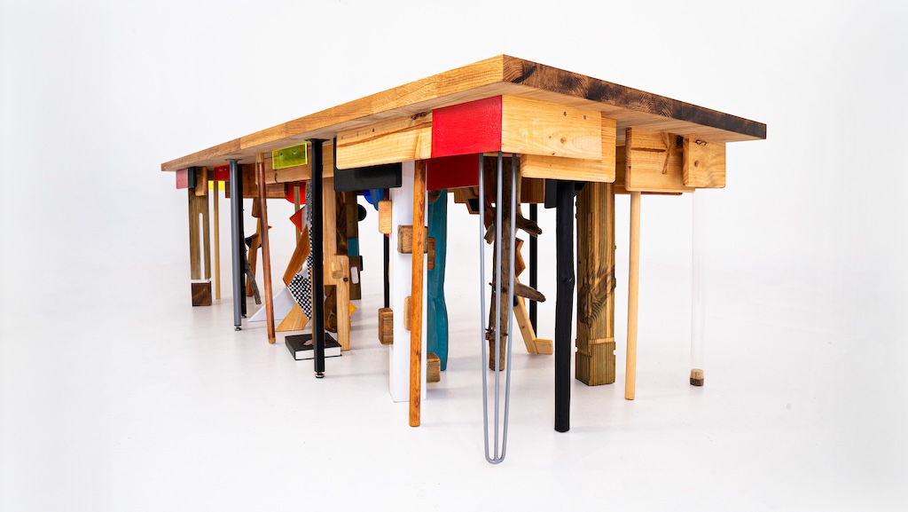 el colectivo capitalism crea the uncomfortable una mesa que democratiza la incomodidad de las cenas navidenas 25gramos 1