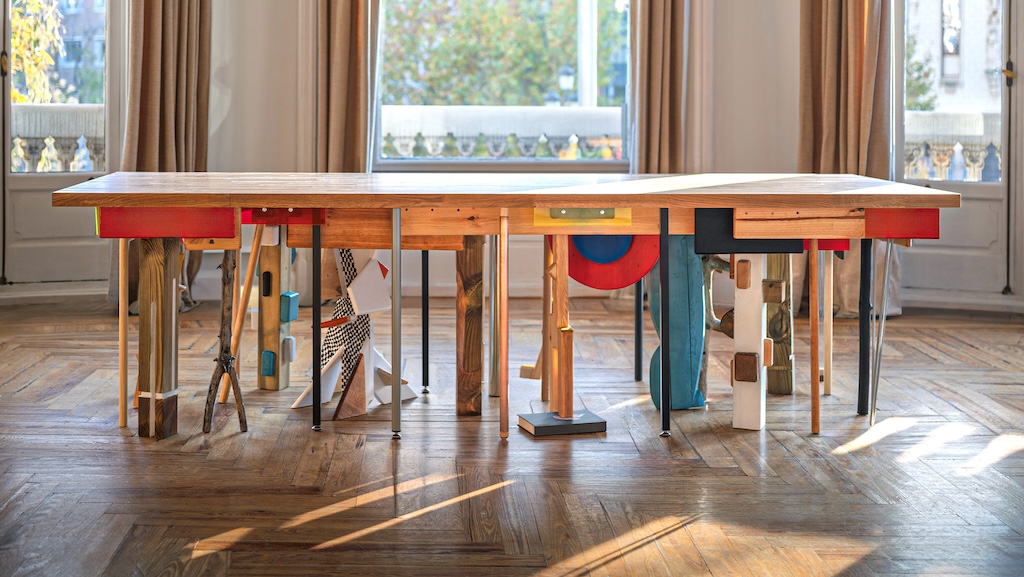 el colectivo capitalism crea the uncomfortable una mesa que democratiza la incomodidad de las cenas navidenas 25gramos 5