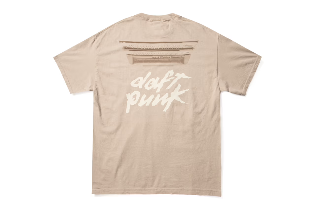 geeks rule celebra la remasterizacion de la pelicula de daft punk y leiji matsumoto con una nueva coleccion 25gramos 10