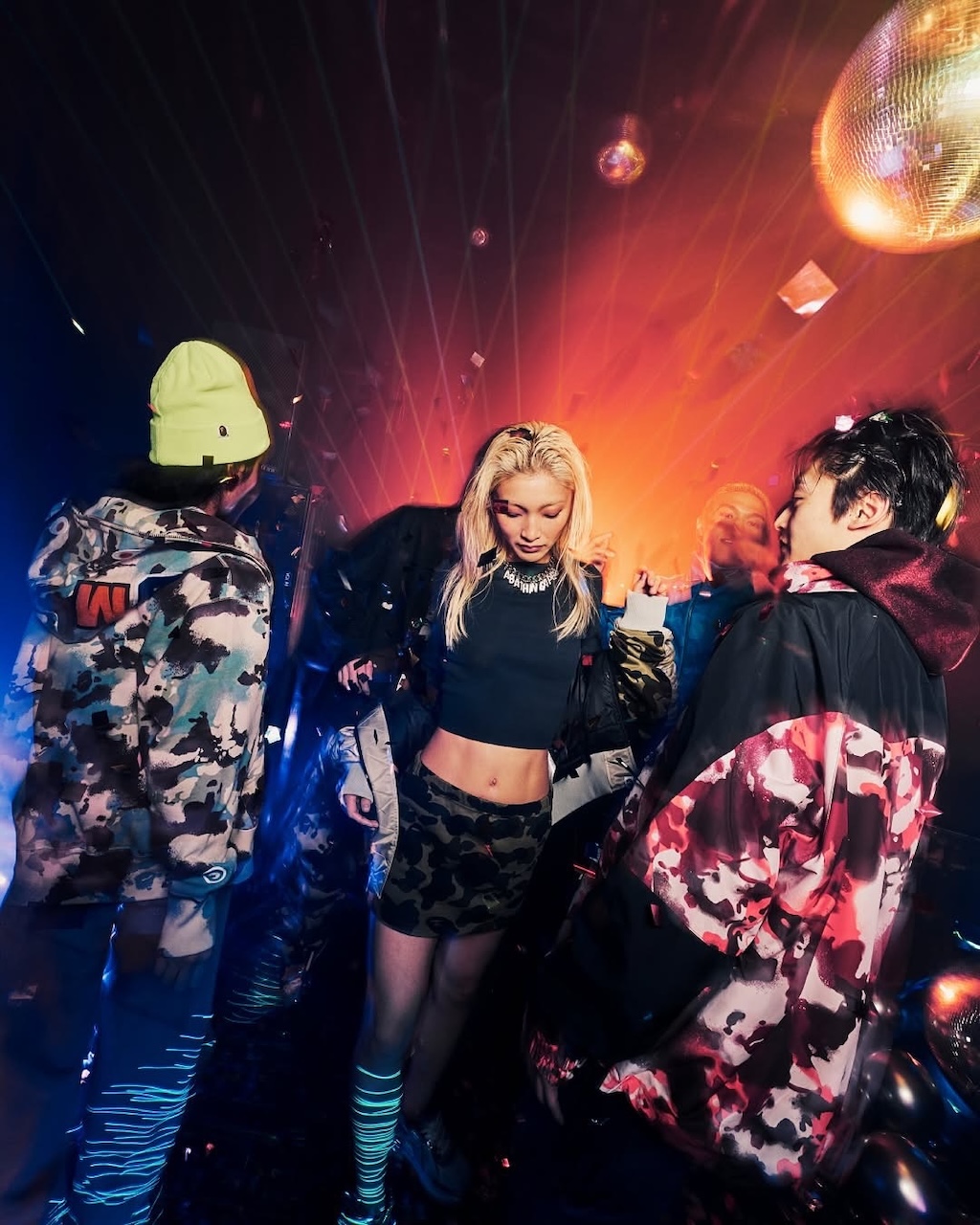 la nueva coleccion de bape es una fusion de la subcultura rave y de los codigos preppy 25gramos 3