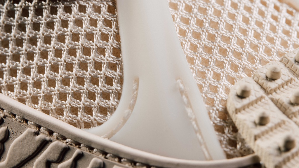moncler y salehe bembury retoman su colaboracion con las nuevas trailgrip amoeba 25gramos 4