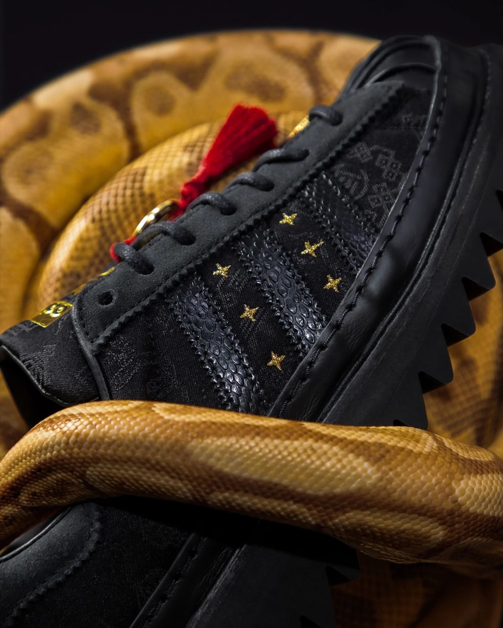 clot y adidas celebran la llegada del ano de la serpiente en su nueva coleccion 25gramos 5