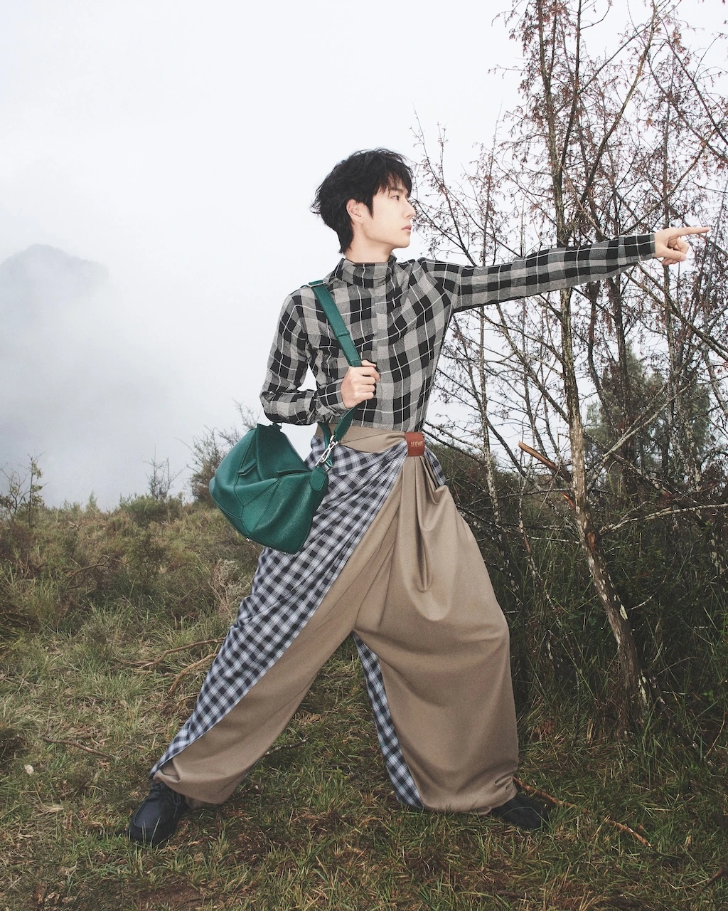 david sims dispara la nueva campana de loewe para primavera verano 2025 25gramos 13