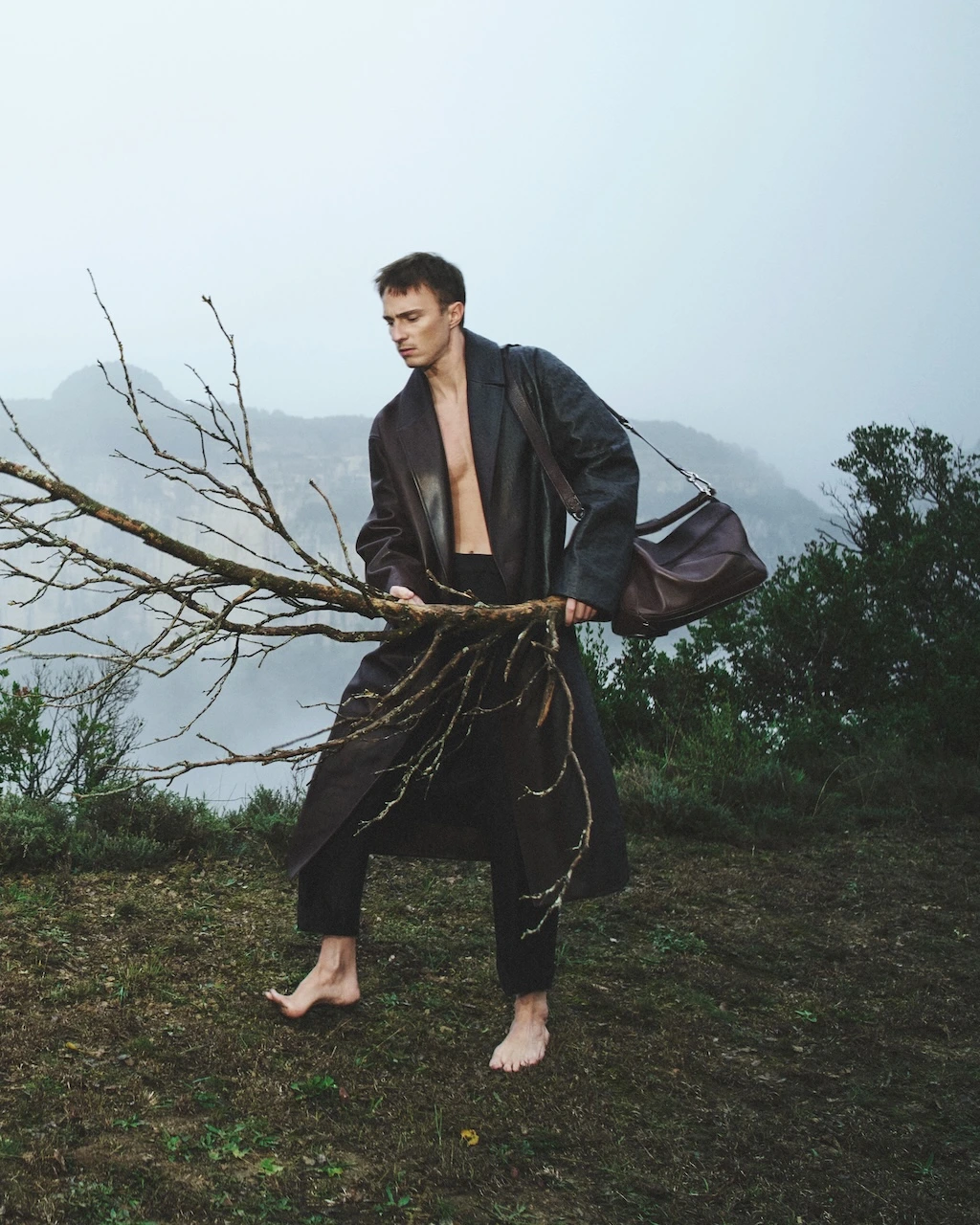 david sims dispara la nueva campana de loewe para primavera verano 2025 25gramos 3